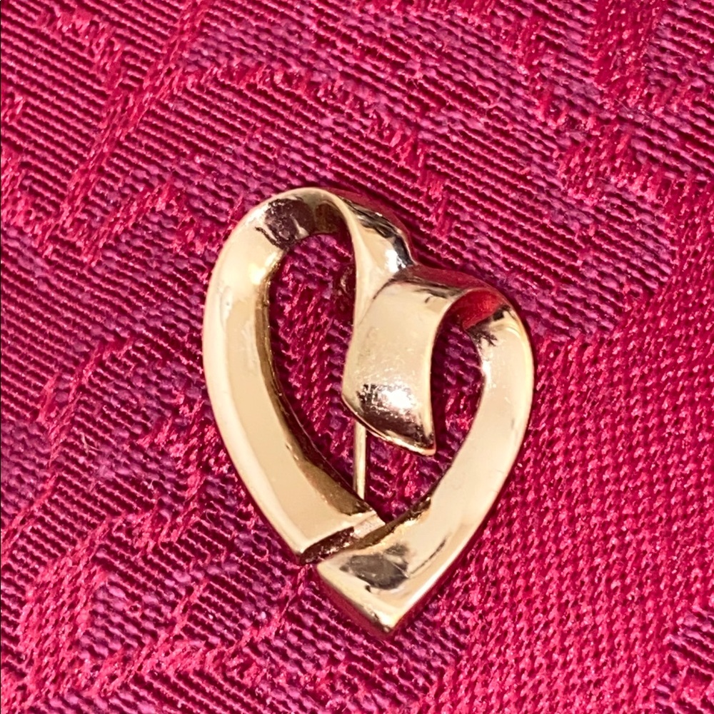 Vintage 80s MONET Mini Heart Broach